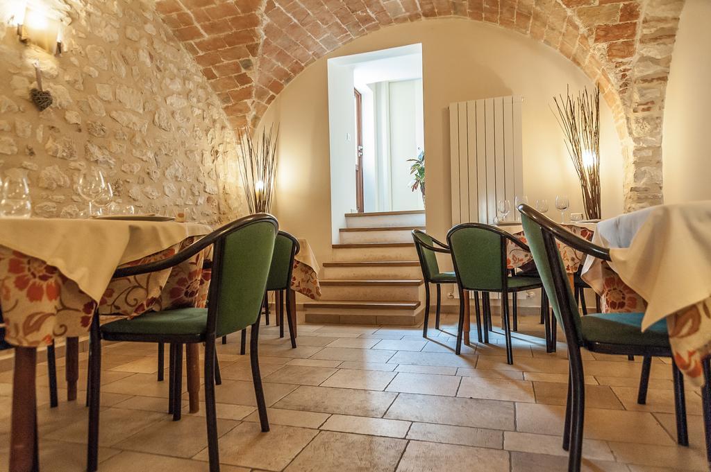 La Locanda Di Mariella Dal 1950 Poggio Picenze Bagian luar foto